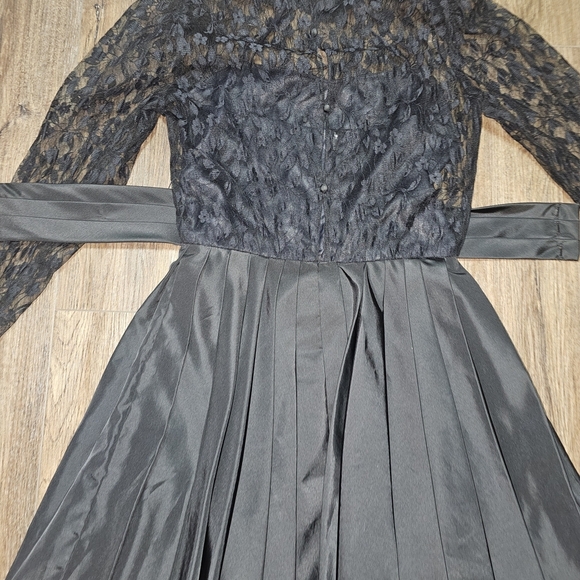 Vintage The Gilberts for Tally NY Black Lace & Taffeta Bubble Hem Cocktail Dress - Picture 14 of 16